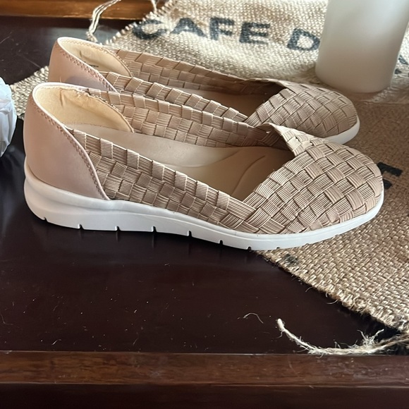 Easy Spirit tan woven flat Size 5 - Picture 5 of 7